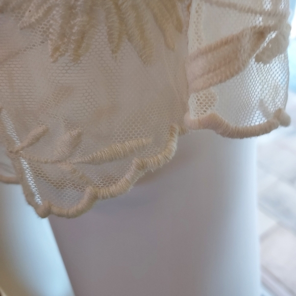 Clean Lace Top by Everleigh: Size L - Picture 6 of 8